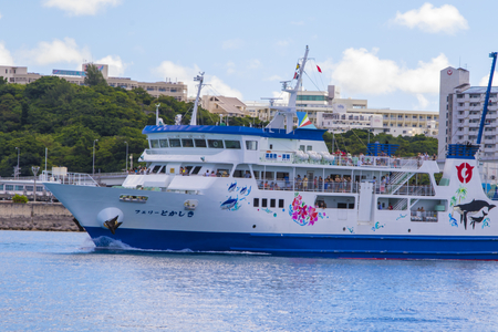 定期船 高速船またはフェリー で行く 慶良間 ケラマ 諸島渡嘉敷島 セルリアンブルー