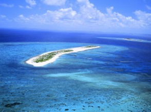 日帰り離島ツアー 沖縄のオプショナルツアーはセルリアンブルー